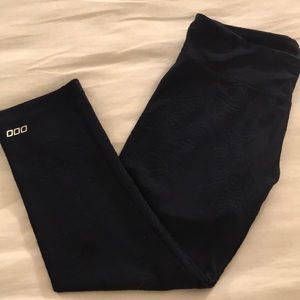 Lorna Jane Paisley navy Capri tights NWOT